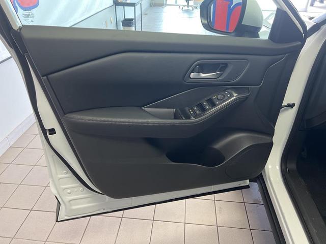 Photo of 2025 Everest White Pearl Nissan Rogue