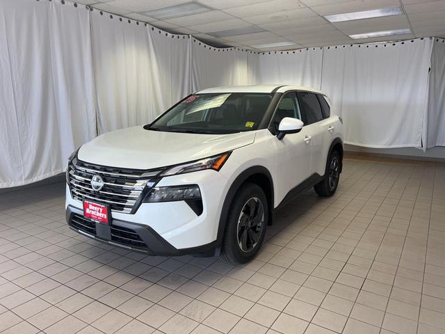 Photo of 2025 Everest White Pearl Nissan Rogue