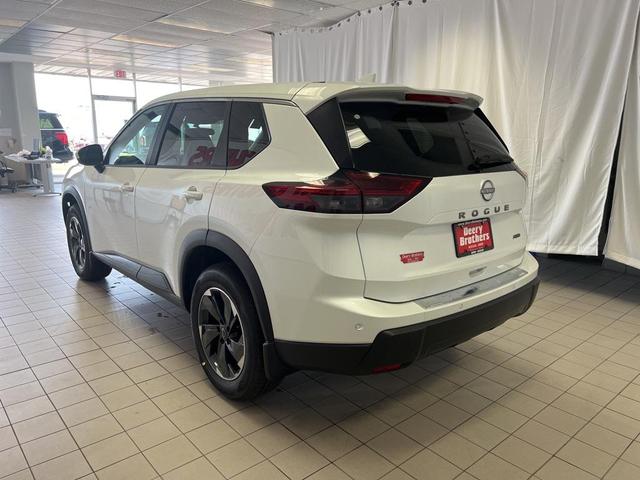Photo of 2025 Everest White Pearl Nissan Rogue