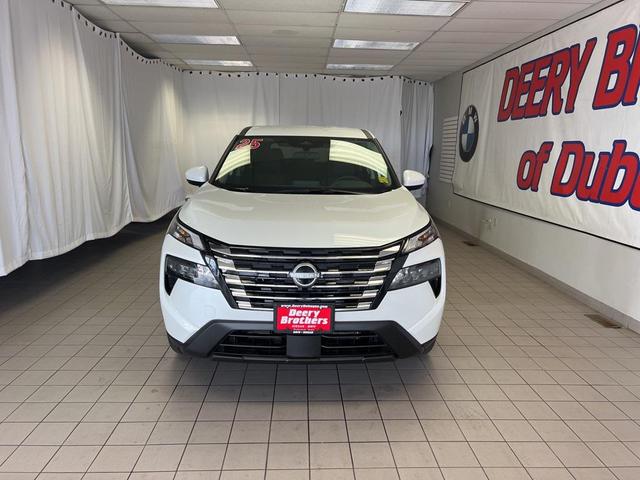 Photo of 2025 Everest White Pearl Nissan Rogue