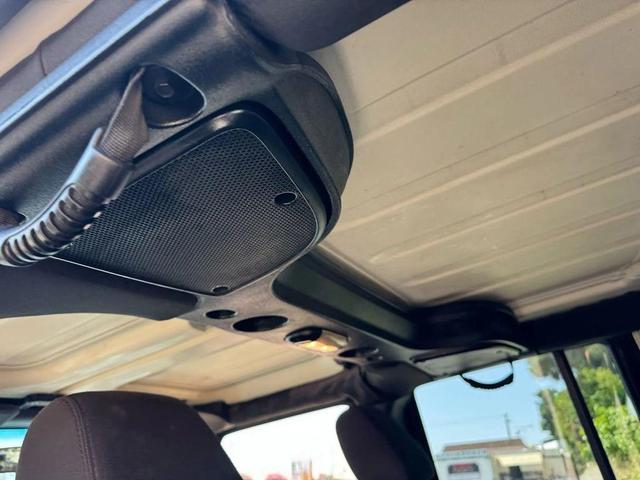 Photo of 2015 Black Clearcoat Jeep Wrangler Unlimited