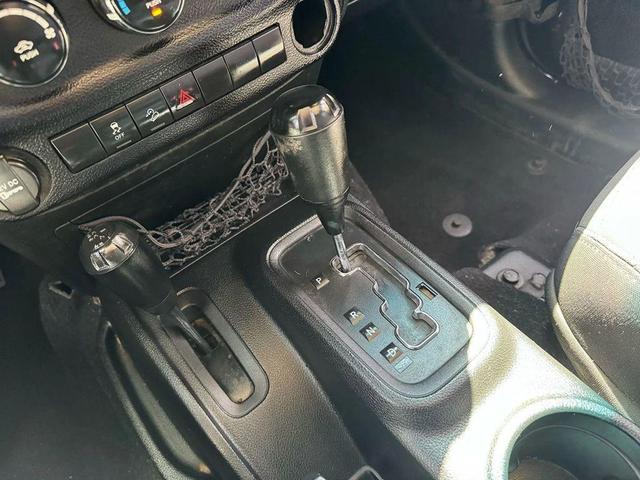 Photo of 2015 Black Clearcoat Jeep Wrangler Unlimited