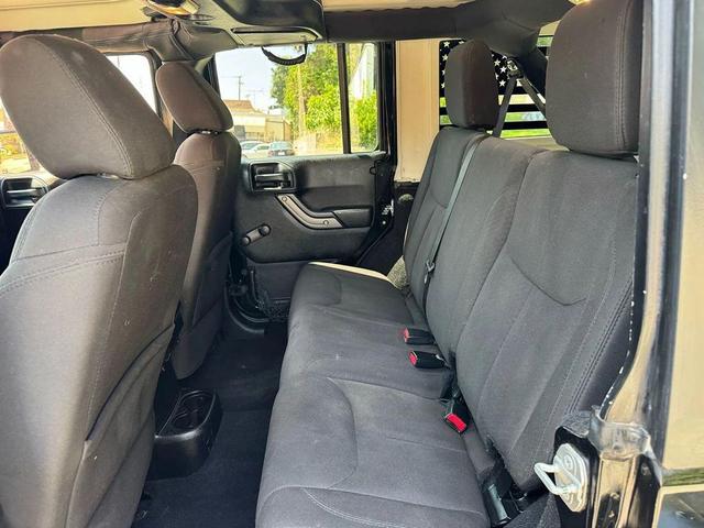 Photo of 2015 Black Clearcoat Jeep Wrangler Unlimited