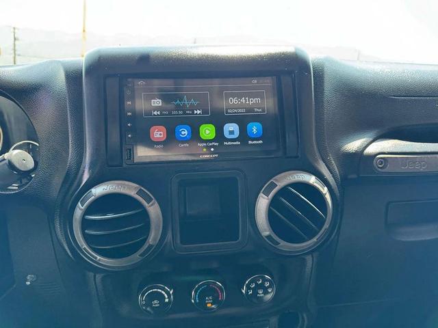 Photo of 2015 Black Clearcoat Jeep Wrangler Unlimited