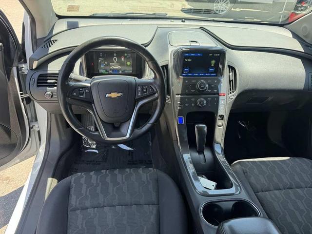 Photo of 2014 Summit White Chevrolet Volt