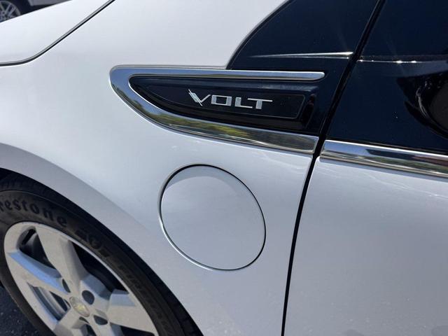 Photo of 2014 Summit White Chevrolet Volt