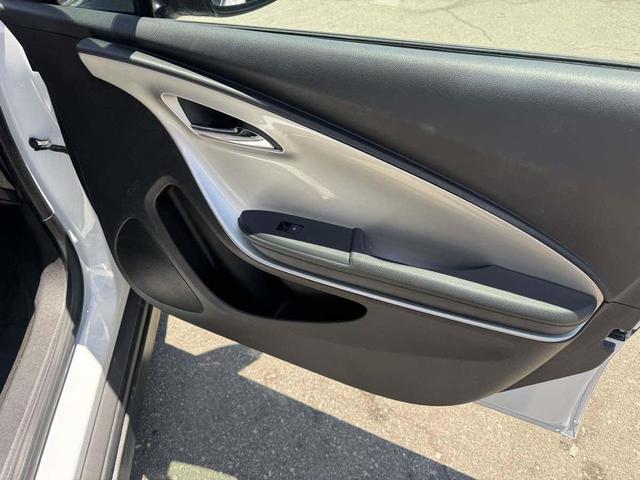 Photo of 2014 Summit White Chevrolet Volt