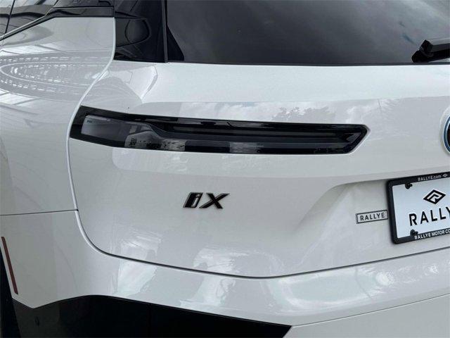 Photo of 2024 Alpine White BMW iX