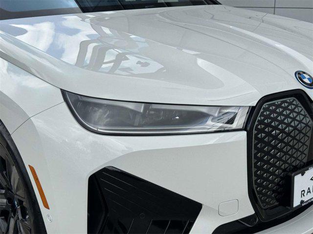 Photo of 2024 Alpine White BMW iX