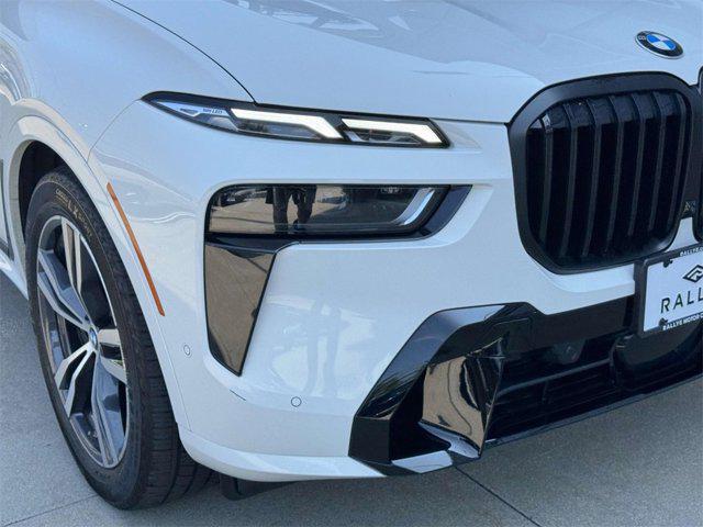 Photo of 2025 Alpine White BMW X7
