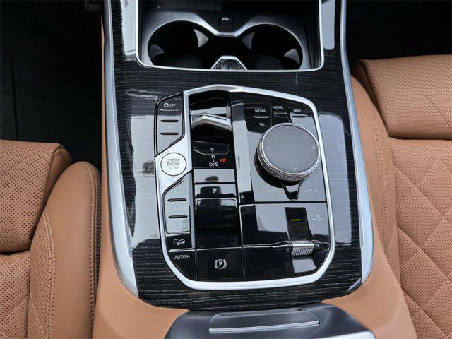 Photo of 2025 Alpine White BMW X7