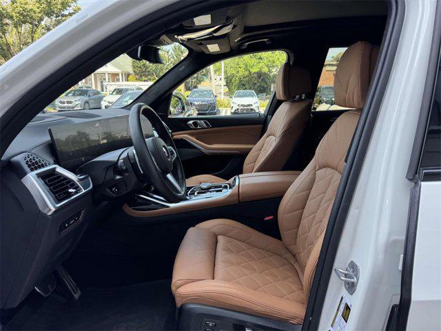 Photo of 2025 Alpine White BMW X7