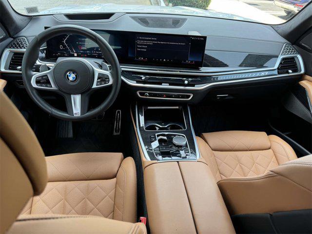 Photo of 2025 Alpine White BMW X7