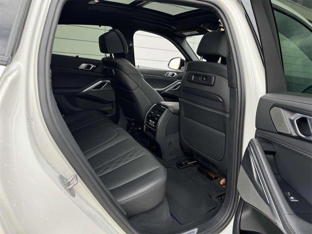 Photo of 2023 Alpine White BMW X6