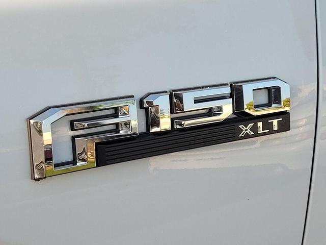Photo of 2017 Oxford White Ford F-150