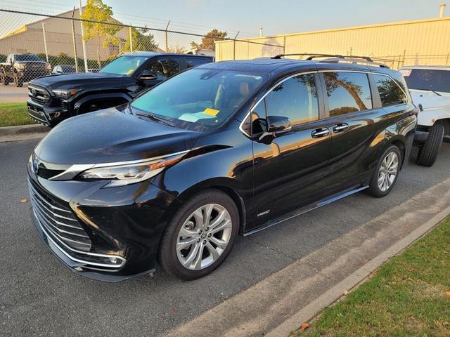 Photo of 2021 Midnight Black Metallic Toyota Sienna