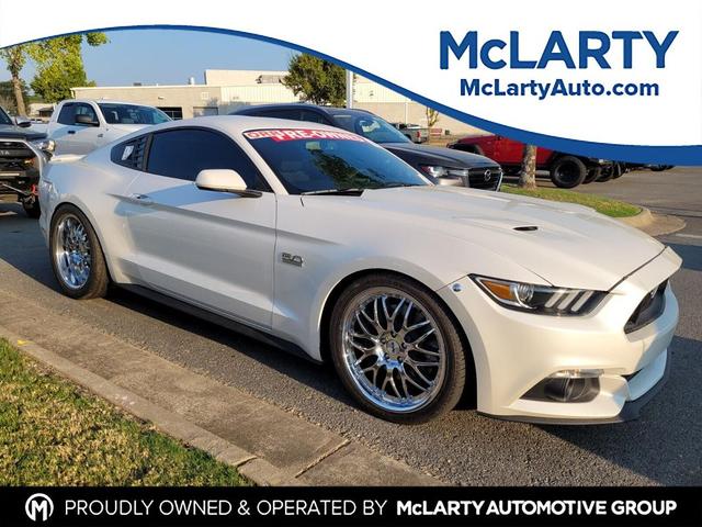 Photo of 2017 White Platinum Metallic Tri-Coat Ford Mustang