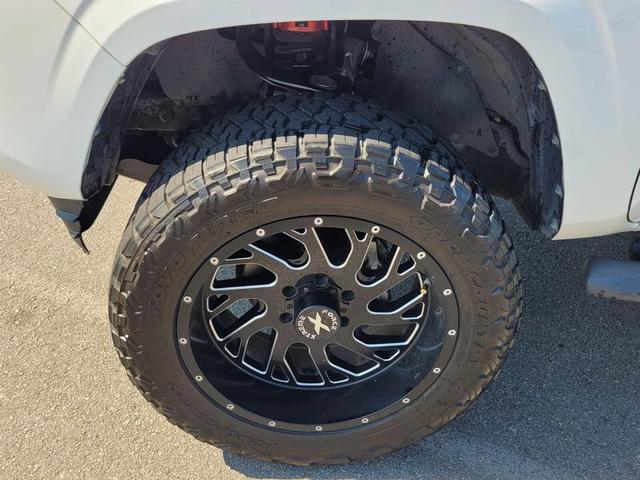 Photo of 2020 Super White Toyota Tacoma