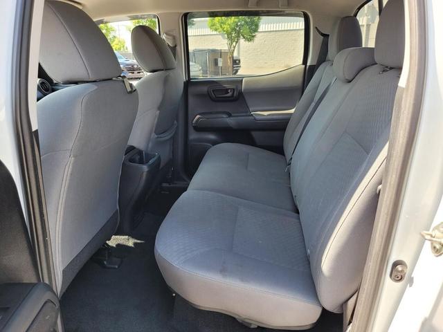 Photo of 2020 Super White Toyota Tacoma