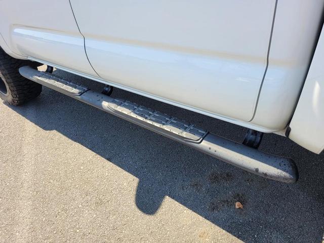 Photo of 2020 Super White Toyota Tacoma