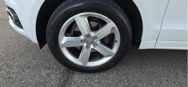 Photo of 2012 White Audi Q5