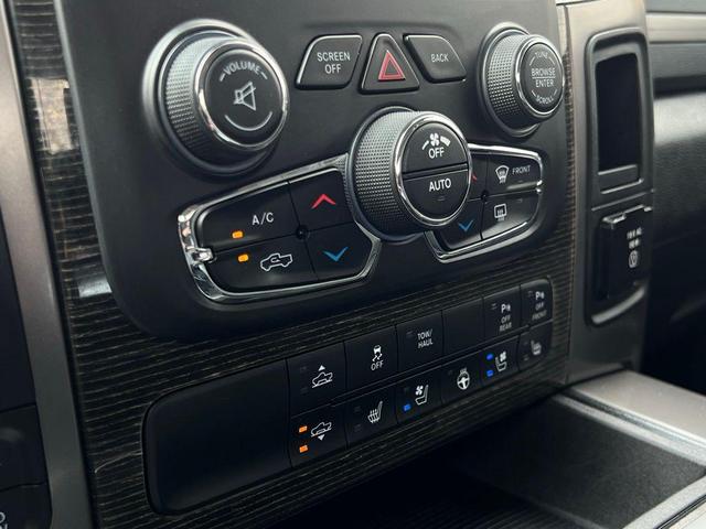 Photo of 2015 Granite Crystal Metallic Clearcoat RAM 1500