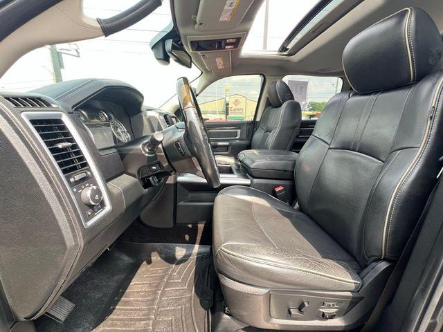 Photo of 2015 Granite Crystal Metallic Clearcoat RAM 1500