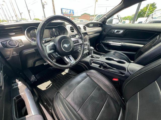 Photo of 2019 Magnetic Ford Mustang