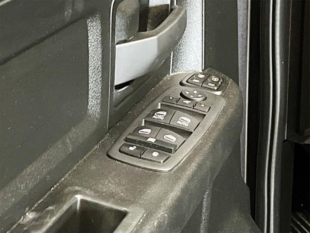 Photo of 2024 Granite Crystal Metallic Clearcoat RAM 2500