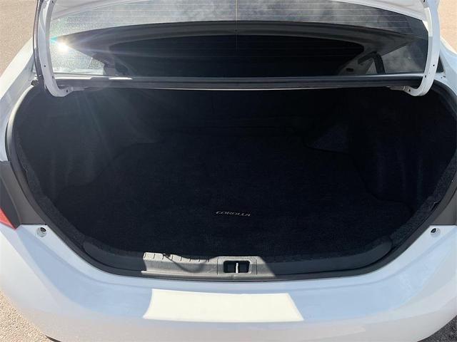 Photo of 2016 Super White Toyota Corolla