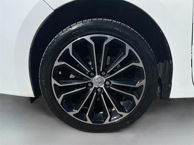 Photo of 2016 Super White Toyota Corolla