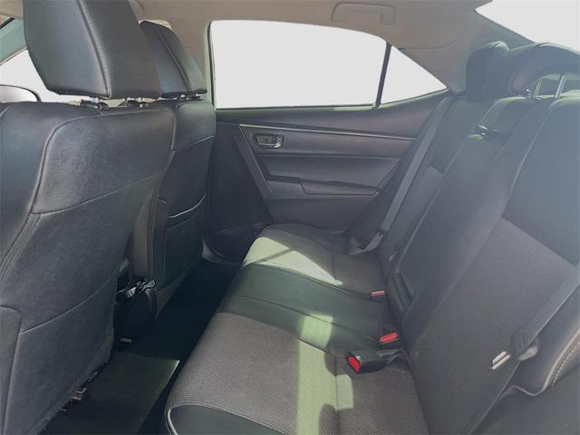 Photo of 2016 Super White Toyota Corolla