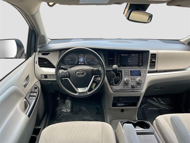 Photo of 2019 Celestial Silver Metallic Toyota Sienna