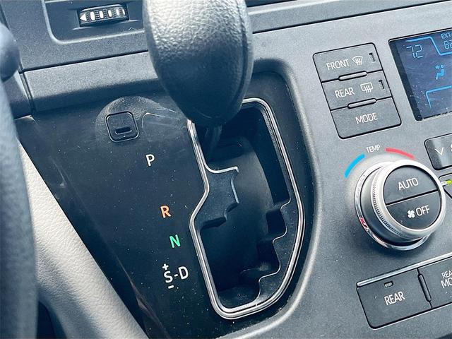 Photo of 2019 Celestial Silver Metallic Toyota Sienna