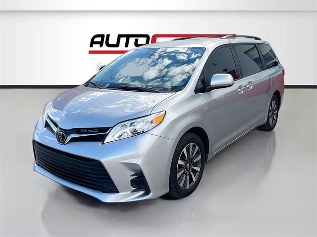 Photo of 2019 Celestial Silver Metallic Toyota Sienna