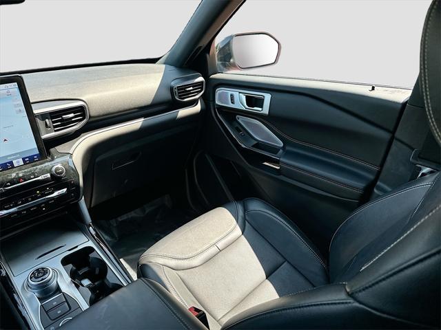 Photo of 2023 Rapid Red Metallic Tinted Clearcoat Ford Explorer
