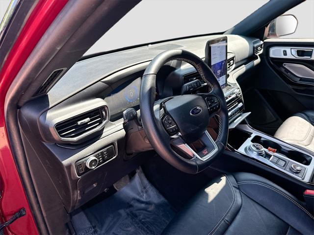 Photo of 2023 Rapid Red Metallic Tinted Clearcoat Ford Explorer