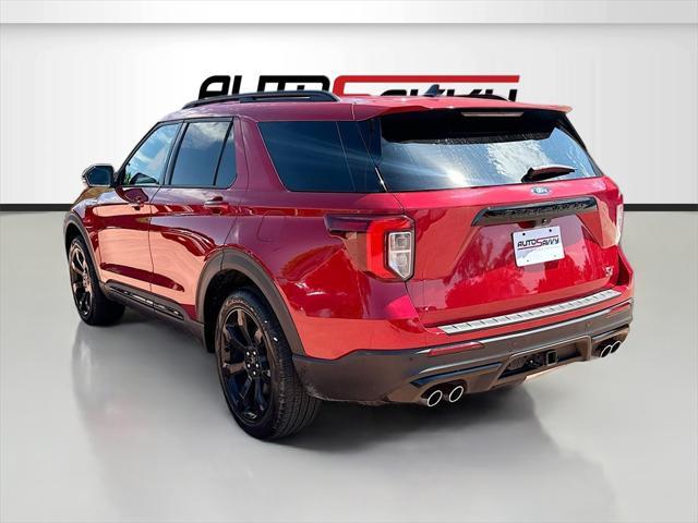 Photo of 2023 Rapid Red Metallic Tinted Clearcoat Ford Explorer
