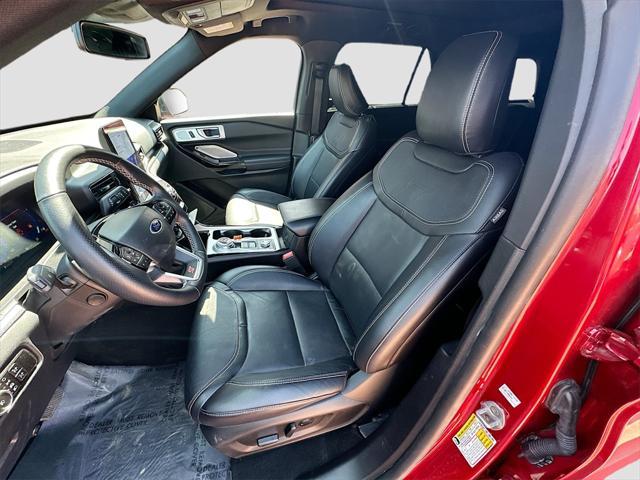 Photo of 2023 Rapid Red Metallic Tinted Clearcoat Ford Explorer