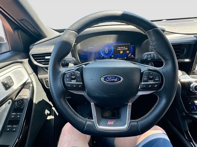 Photo of 2023 Rapid Red Metallic Tinted Clearcoat Ford Explorer