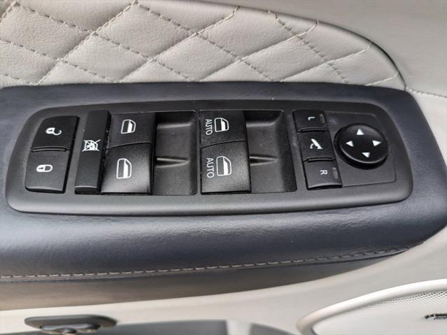 Photo of 2021 Ivory 3-Coat Jeep Grand Cherokee