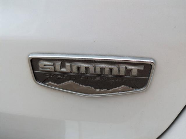 Photo of 2021 Ivory 3-Coat Jeep Grand Cherokee