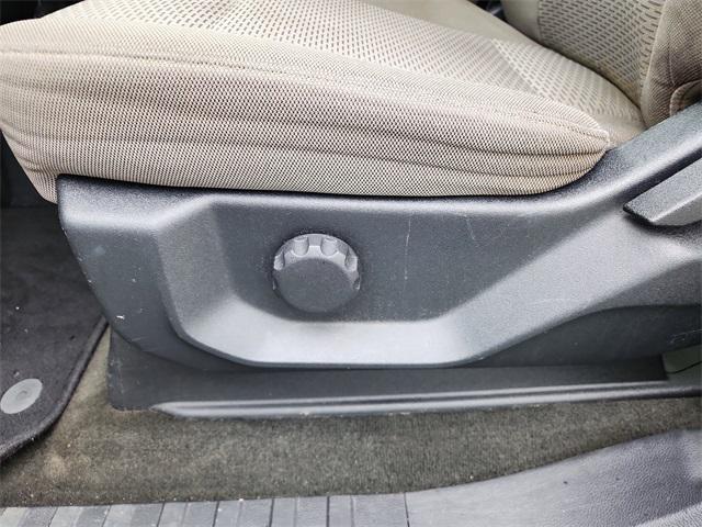 Photo of 2017 Oxford White Ford F-250
