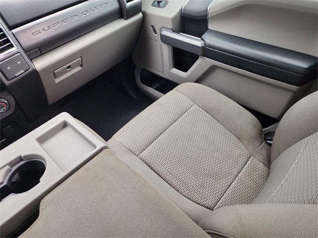 Photo of 2017 Oxford White Ford F-250