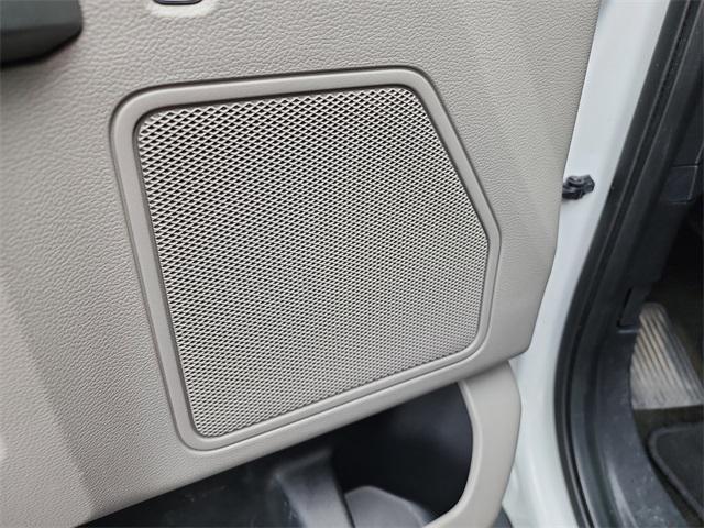 Photo of 2017 Oxford White Ford F-250