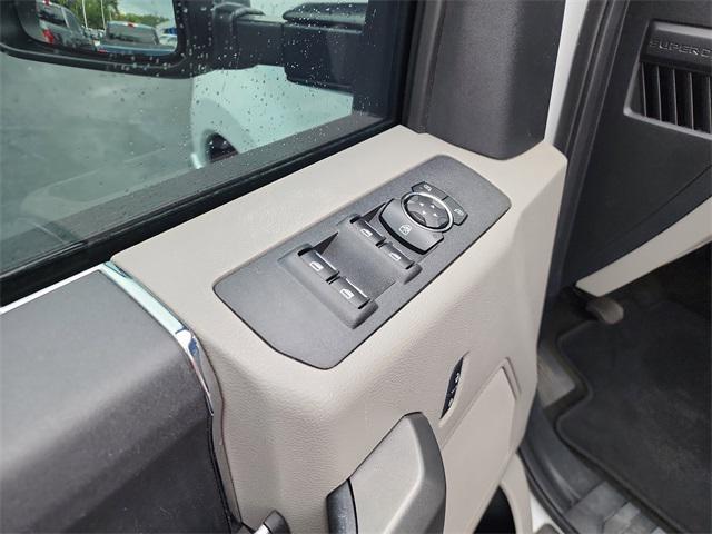 Photo of 2017 Oxford White Ford F-250