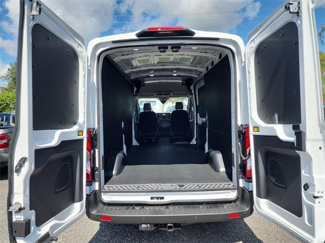 Photo of 2025 Oxford White Ford Transit-250