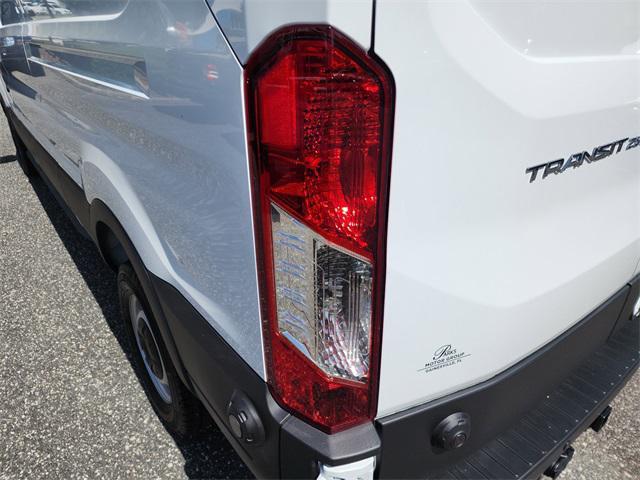 Photo of 2025 Oxford White Ford Transit-250