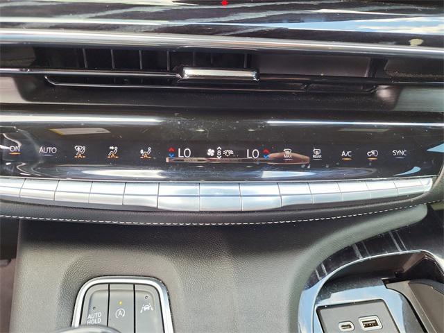 Photo of 2021 Crystal White Tricoat Cadillac Escalade