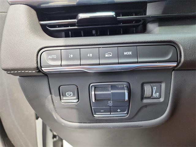 Photo of 2021 Crystal White Tricoat Cadillac Escalade